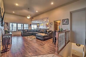 Branson Group Getaway: 2 Mi to Silver Dollar City!