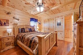 Lavish Cabin: Hot Tub & Deck, Near Broken Bow Lake