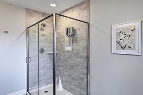 Charming Saratoga Lake Retreat w/ Dock Access