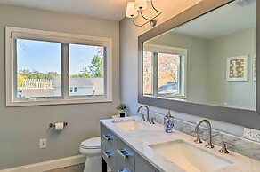 Charming Saratoga Lake Retreat w/ Dock Access