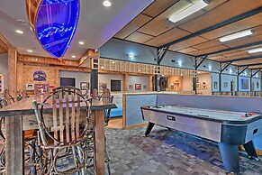 Massive Hatfield 'loon Lodge' w/ Roller Rink