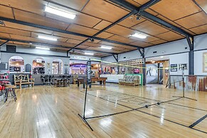 Massive Hatfield 'loon Lodge' w/ Roller Rink