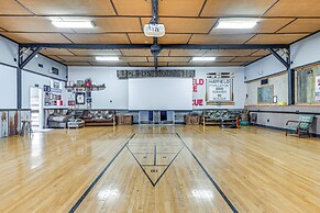 Massive Hatfield 'loon Lodge' w/ Roller Rink