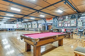 Massive Hatfield 'loon Lodge' w/ Roller Rink