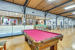 Massive Hatfield 'loon Lodge' w/ Roller Rink