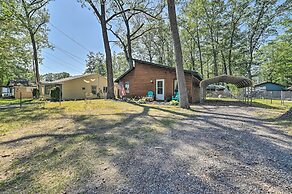 Charming Houghton Lake Cottage w/ Backyard!