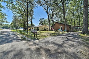 Charming Houghton Lake Cottage w/ Backyard!