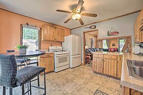 Charming Houghton Lake Cottage w/ Backyard!