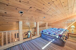 Charming Houghton Lake Cottage w/ Backyard!