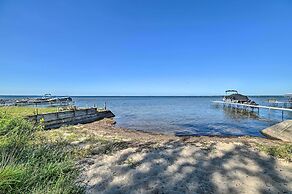 Charming Houghton Lake Cottage w/ Backyard!