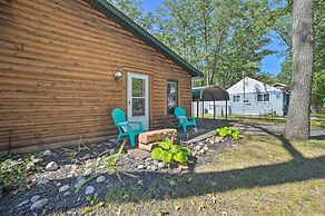Charming Houghton Lake Cottage w/ Backyard!
