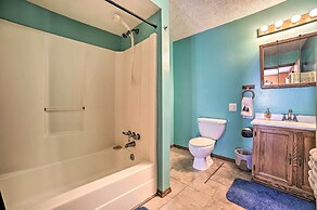 Charming Houghton Lake Cottage w/ Backyard!