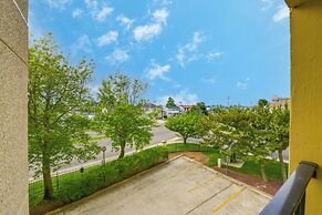 Beautiful Brigantine Condo w/ Patio & Beach Access