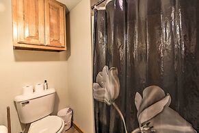 Walk to Table Rock Lake: Spacious Home w/ Deck!