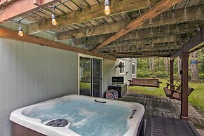 Anderson Island Home w/ Hot Tub, Near Beaches