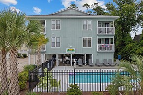 Walk to Crescent Beach: Updated Condo w/ Balcony