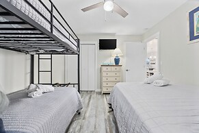 Walk to Crescent Beach: Updated Condo w/ Balcony