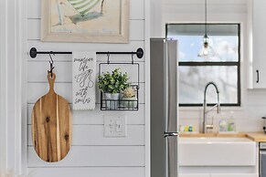 Walk to Crescent Beach: Updated Condo w/ Balcony