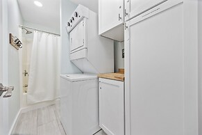 Walk to Crescent Beach: Updated Condo w/ Balcony