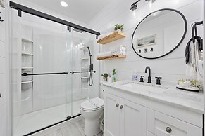 Walk to Crescent Beach: Updated Condo w/ Balcony