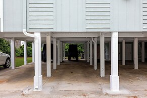 Walk to Crescent Beach: Updated Condo w/ Balcony