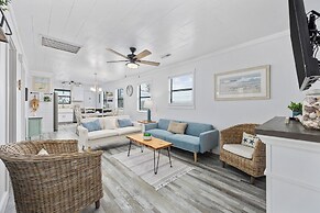 Walk to Crescent Beach: Updated Condo w/ Balcony