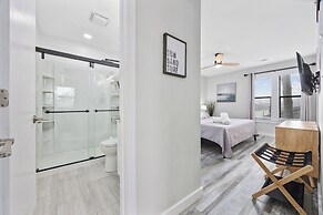 Walk to Crescent Beach: Updated Condo w/ Balcony