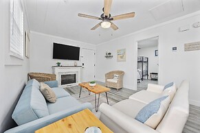 Walk to Crescent Beach: Updated Condo w/ Balcony