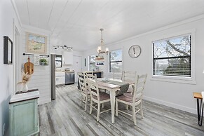 Walk to Crescent Beach: Updated Condo w/ Balcony