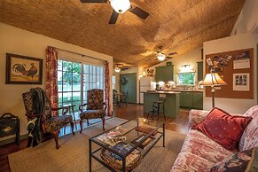 Quaint Countryside Casita: 45 Mi to Ft. Worth