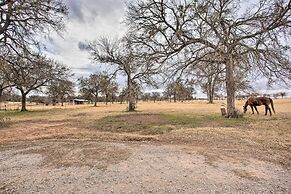 Quaint Countryside Casita: 45 Mi to Ft. Worth
