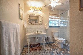 Quaint Countryside Casita: 45 Mi to Ft. Worth