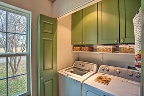 Quaint Countryside Casita: 45 Mi to Ft. Worth