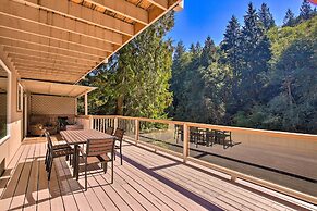 Spacious Kalama Studio w/ Riverfront Deck!