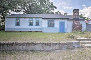 Jacksonville Retreat w/ Pool & Yard - 3 Mi to Zoo!