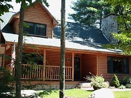 Upscale Fryeburg Cabin: Hot Tub + Billiards Table!