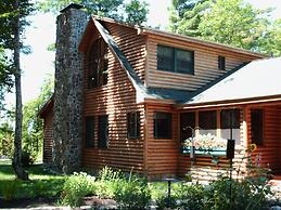 Upscale Fryeburg Cabin: Hot Tub + Billiards Table!