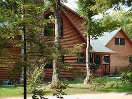 Upscale Fryeburg Cabin: Hot Tub + Billiards Table!