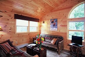 Upscale Fryeburg Cabin: Hot Tub + Billiards Table!