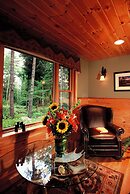 Upscale Fryeburg Cabin: Hot Tub + Billiards Table!