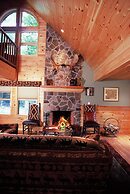 Upscale Fryeburg Cabin: Hot Tub + Billiards Table!