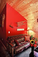 Upscale Fryeburg Cabin: Hot Tub + Billiards Table!