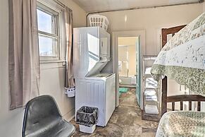 Pet-friendly Downtown Hettinger Apt w/ Yard!