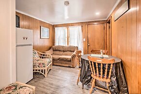 Cozy Hampton Cottage w/ BBQ - Walk to Ocean!