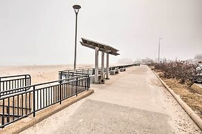 Cozy Hampton Cottage w/ BBQ - Walk to Ocean!