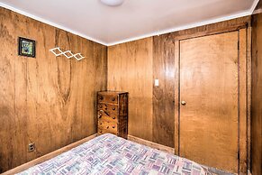 Cozy Hampton Cottage w/ BBQ - Walk to Ocean!