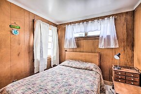 Cozy Hampton Cottage w/ BBQ - Walk to Ocean!