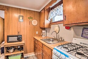 Cozy Hampton Cottage w/ BBQ - Walk to Ocean!