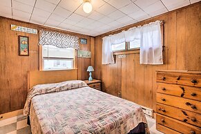 Cozy Hampton Cottage w/ BBQ - Walk to Ocean!