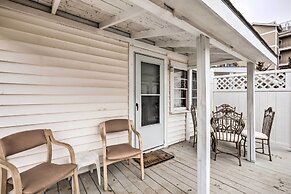Cozy Hampton Cottage w/ BBQ - Walk to Ocean!